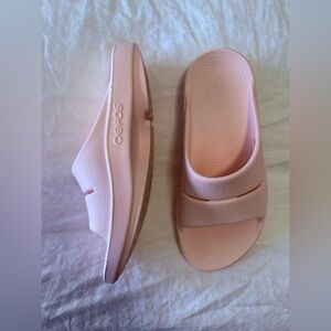 Oofos | Women’s 9 Men’s 7 | Pale Pink Ooahh Slide Shoes Recovery Sandals Comfort